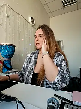 Juicy PeachLux online show from March 23, 8:25 am