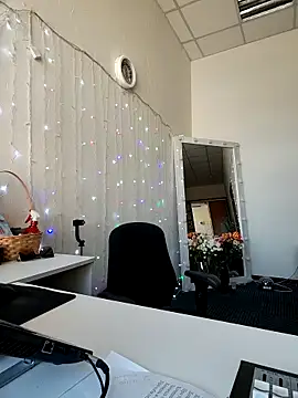 Juicy PeachLux online show from April 13, 9:13 am