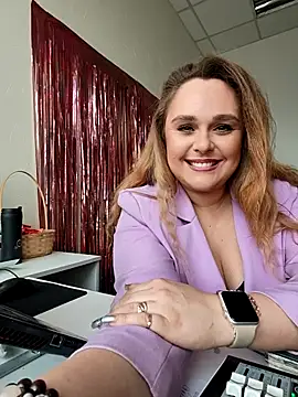 Juicy PeachLux online show from October 29, 5:50 am