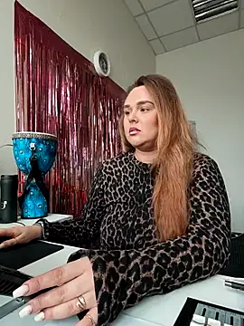 Juicy PeachLux online show from December 3, 9:42 am