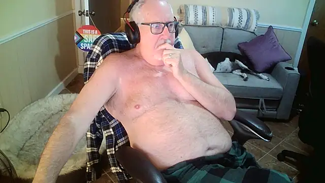 superbearboss online show from April 28, 3:49 pm