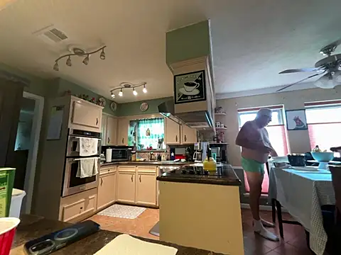 superbearboss online show from July 28, 3:32 pm