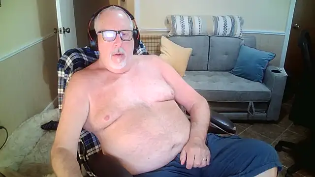 superbearboss online show from April 12, 7:06 pm