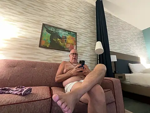 superbearboss online show from June 27, 3:12 am