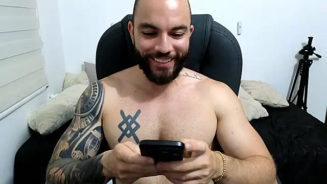 Isaac Carter online show from March 11, 1:32 am