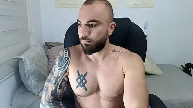 Snapshot of Isaac_Carter chatting on October 14, 11:11 am Isaac Carter online show from October 14, 11:11 am