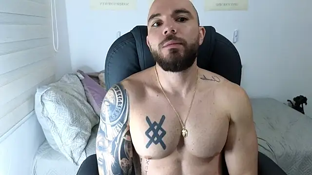 Snapshot of Isaac_Carter chatting on October 18, 11:01 am Isaac Carter online show from October 18, 11:01 am