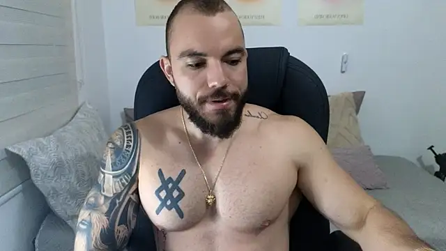 Snapshot of Isaac_Carter chatting on October 6, 11:11 am Isaac Carter online show from October 6, 11:11 am