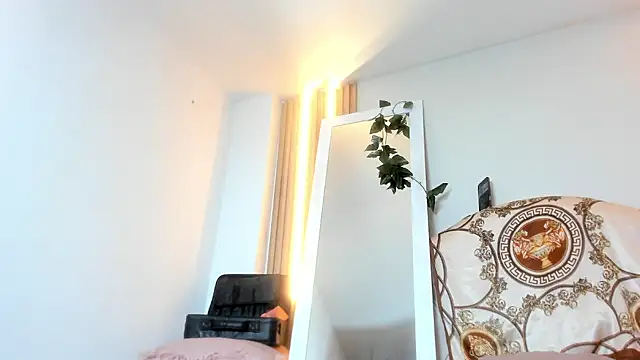 Alexa Bravva online show from April 7, 4:25 am