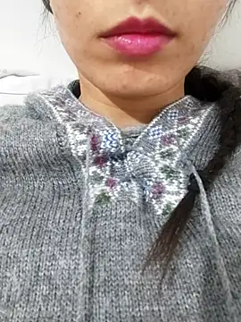 saraaxx1 online show from March 12, 2:43 pm