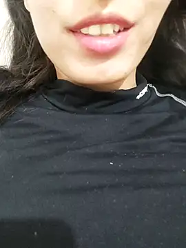 saraaxx1 online show from December 3, 7:02 pm