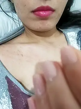 saraaxx1 online show from March 15, 2:13 pm