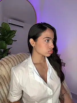  Emily Thompson  online show from October 23, 1:26 am