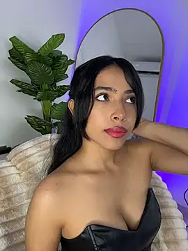  Emily Thompson  online show from June 22, 2:17 am