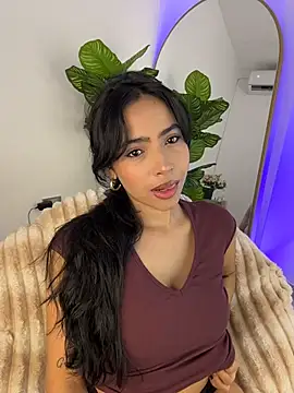  Emily Thompson  online show from July 1, 4:24 am