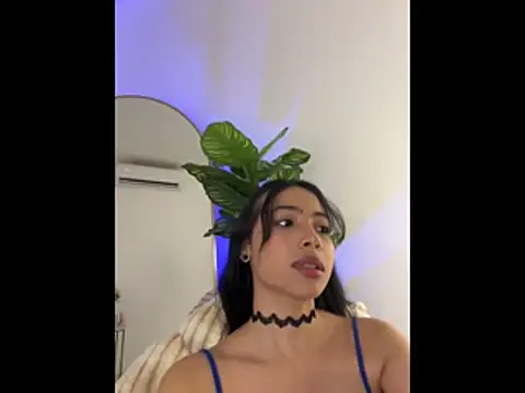  Emily Thompson  online show from August 1, 1:03 am