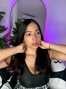  Emily Thompson  online show from October 28, 12:44 am