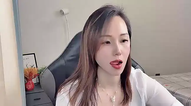 Snapshot of Dewluna chatting on March 6, 4:07 pm Dewluna online show from March 6, 4:07 pm