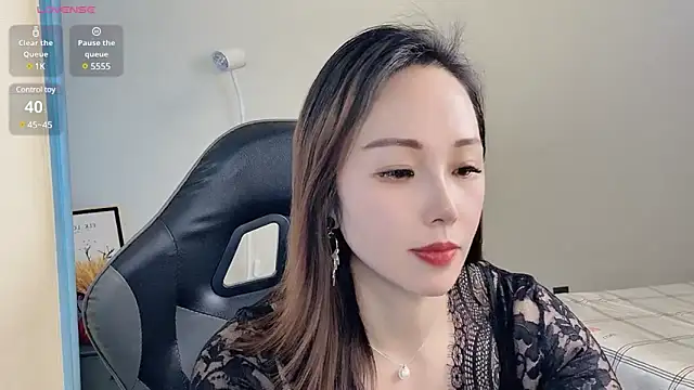 Snapshot of Dewluna chatting on March 6, 3:57 am Dewluna online show from March 6, 3:57 am