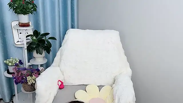 Dewluna online show from April 3, 2:23 pm