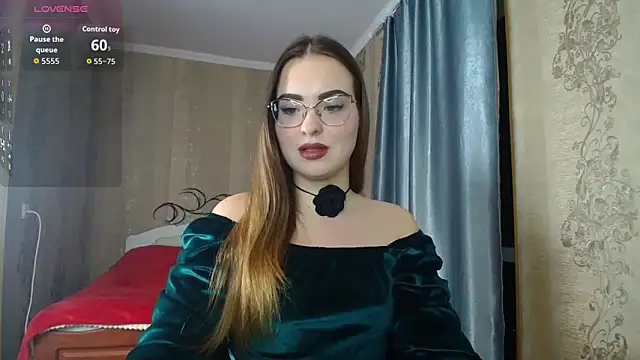 Snapshot of Leila_Kissyu chatting on February 6, 6:15 pm Leila Kissyu online show from February 6, 6:15 pm