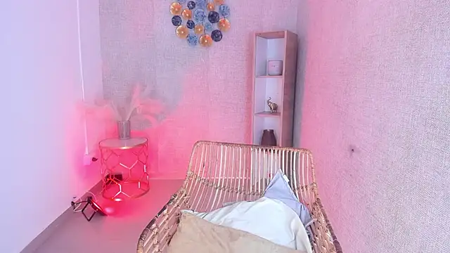 grace tom online show from December 4, 1:04 am