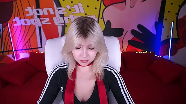 Snapshot of SelenaIris chatting on March 22, 4:47 pm SelenaIris online show from March 22, 4:47 pm