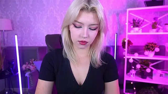 Snapshot of SelenaIris chatting on September 15, 6:14 am SelenaIris online show from September 15, 6:14 am