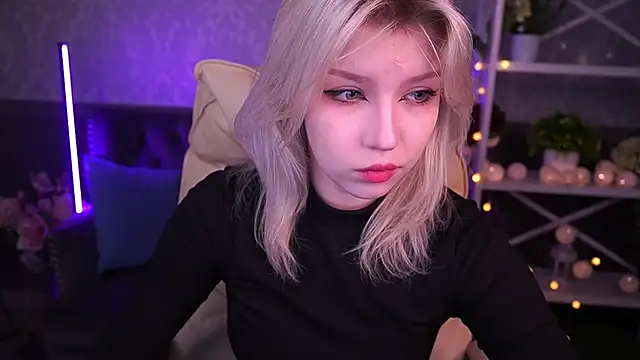 Snapshot of SelenaIris chatting on March 18, 6:39 am SelenaIris online show from March 18, 6:39 am