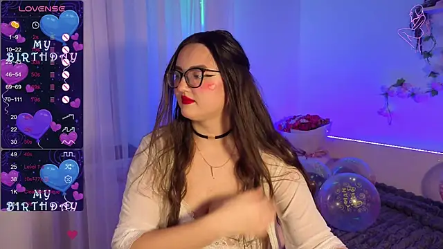 Snapshot of MiraLuccian chatting on September 24, 6:25 pm MiraLuccian online show from September 24, 6:25 pm