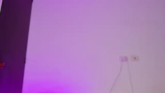 isahilton1 online show from September 10, 8:19 pm