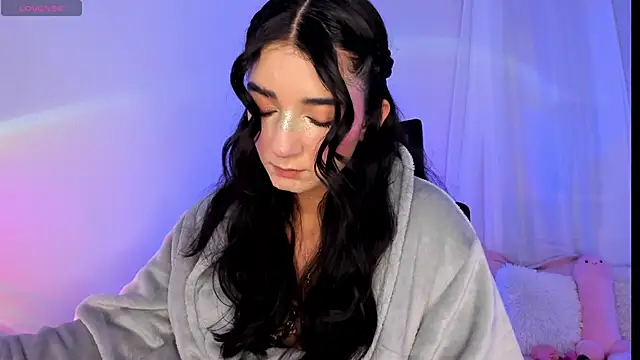 Snapshot of Hi_Soyfer chatting on November 11, 2:45 pm Hi Soyfer online show from November 11, 2:45 pm