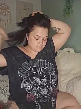 Snapshot of Saucy-Serenity chatting on July 19, 6:59 pm Saucy-Serenity online show from July 19, 6:59 pm