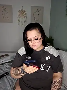 Saucy-Serenity online show from December 21, 9:04 pm