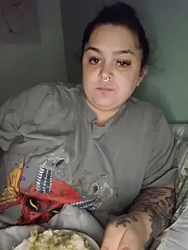 Snapshot of Saucy-Serenity chatting on June 18, 9:42 pm Saucy-Serenity online show from June 18, 9:42 pm