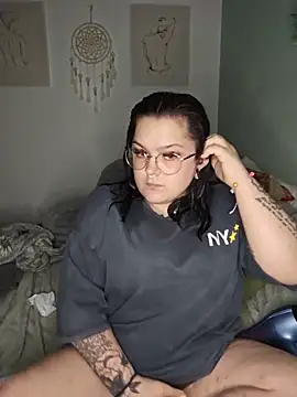 Saucy-Serenity online show from May 17, 9:26 pm