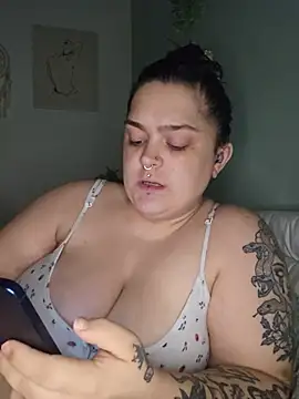 Snapshot of Saucy-Serenity chatting on June 22, 9:01 pm Saucy-Serenity online show from June 22, 9:01 pm