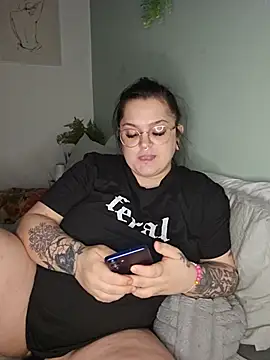 Saucy-Serenity online show from May 19, 1:56 am