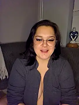 Snapshot of Saucy-Serenity chatting on October 17, 7:59 pm Saucy-Serenity online show from October 17, 7:59 pm