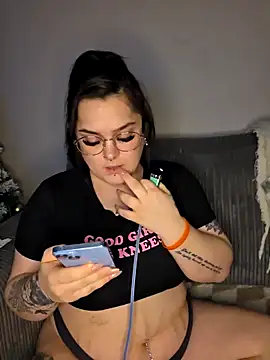 Saucy-Serenity online show from November 26, 8:53 pm