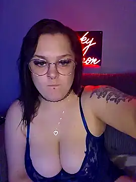 Snapshot of Saucy-Serenity chatting on September 16, 7:37 pm Saucy-Serenity online show from September 16, 7:37 pm