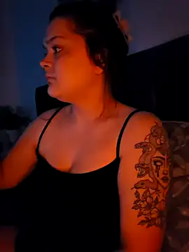 Snapshot of Saucy-Serenity chatting on March 19, 10:31 pm Saucy-Serenity online show from March 19, 10:31 pm