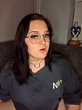 Snapshot of Saucy-Serenity chatting on October 16, 7:22 pm Saucy-Serenity online show from October 16, 7:22 pm