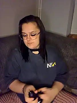 Snapshot of Saucy-Serenity chatting on October 14, 7:25 pm Saucy-Serenity online show from October 14, 7:25 pm