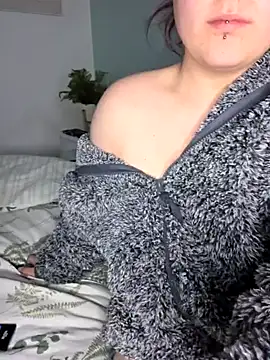 Snapshot of Saucy-Serenity chatting on March 13, 6:56 pm Saucy-Serenity online show from March 13, 6:56 pm