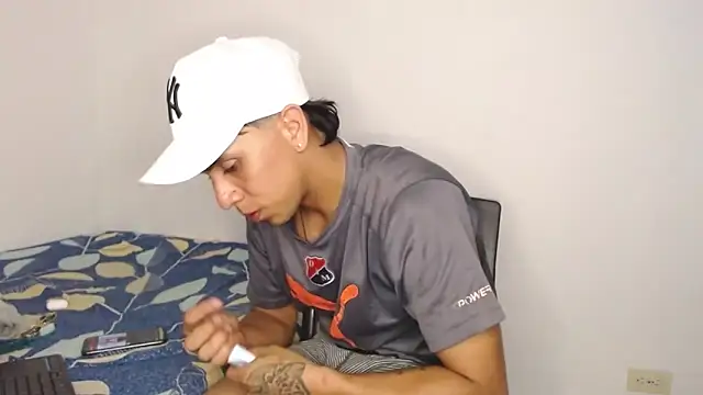 Snapshot of Monkey_uchiha777 chatting on November 20, 1:50 am Monkey uchiha777 online show from November 20, 1:50 am