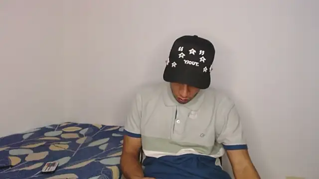 Snapshot of Monkey_uchiha777 chatting on November 27, 1:28 am Monkey uchiha777 online show from November 27, 1:28 am