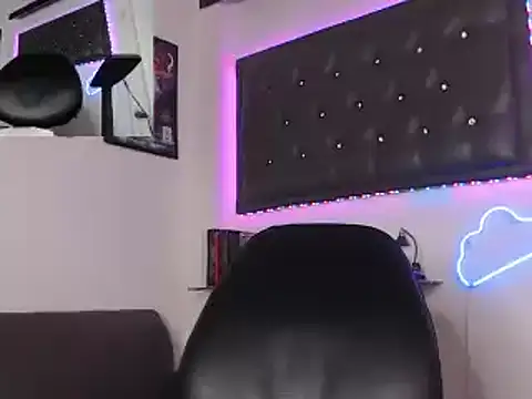 Snapshot of Monkey_uchiha777 chatting on March 14, 6:50 pm Monkey uchiha777 online show from March 14, 6:50 pm