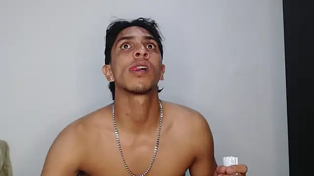 Snapshot of Monkey_uchiha777 chatting on November 6, 1:42 am Monkey uchiha777 online show from November 6, 1:42 am