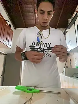 Snapshot of Monkey_uchiha777 chatting on March 15, 1:18 pm Monkey uchiha777 online show from March 15, 1:18 pm